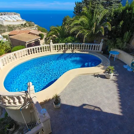 Villa Camelias 38 *